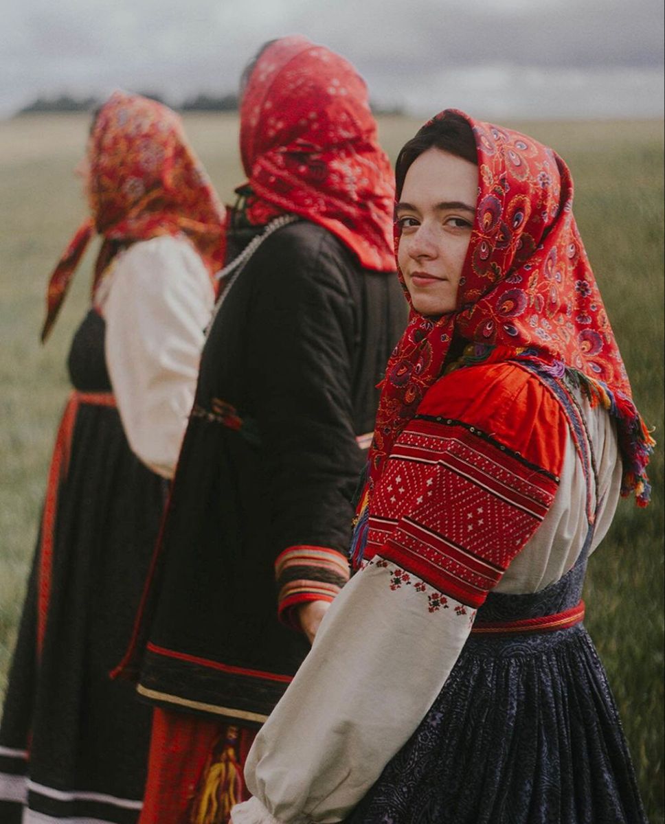 Women in Slavic costumes in Rajshahi