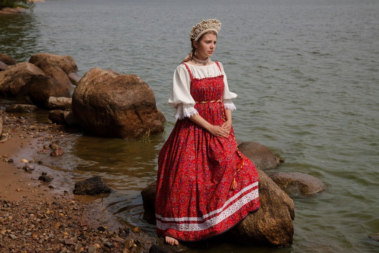 Women in Slavic costumes in Rajshahi
