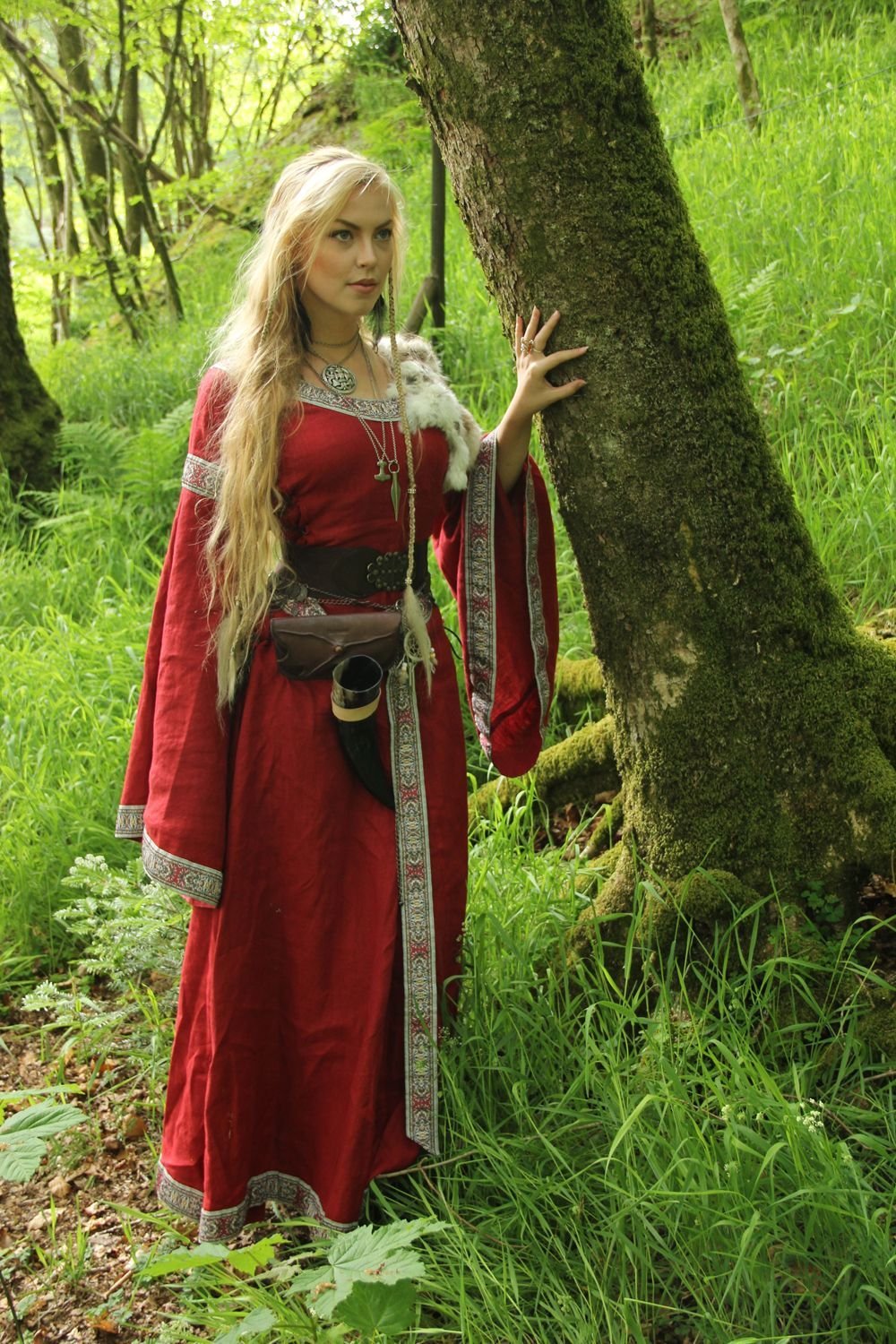 Women in Slavic costumes in Rajshahi