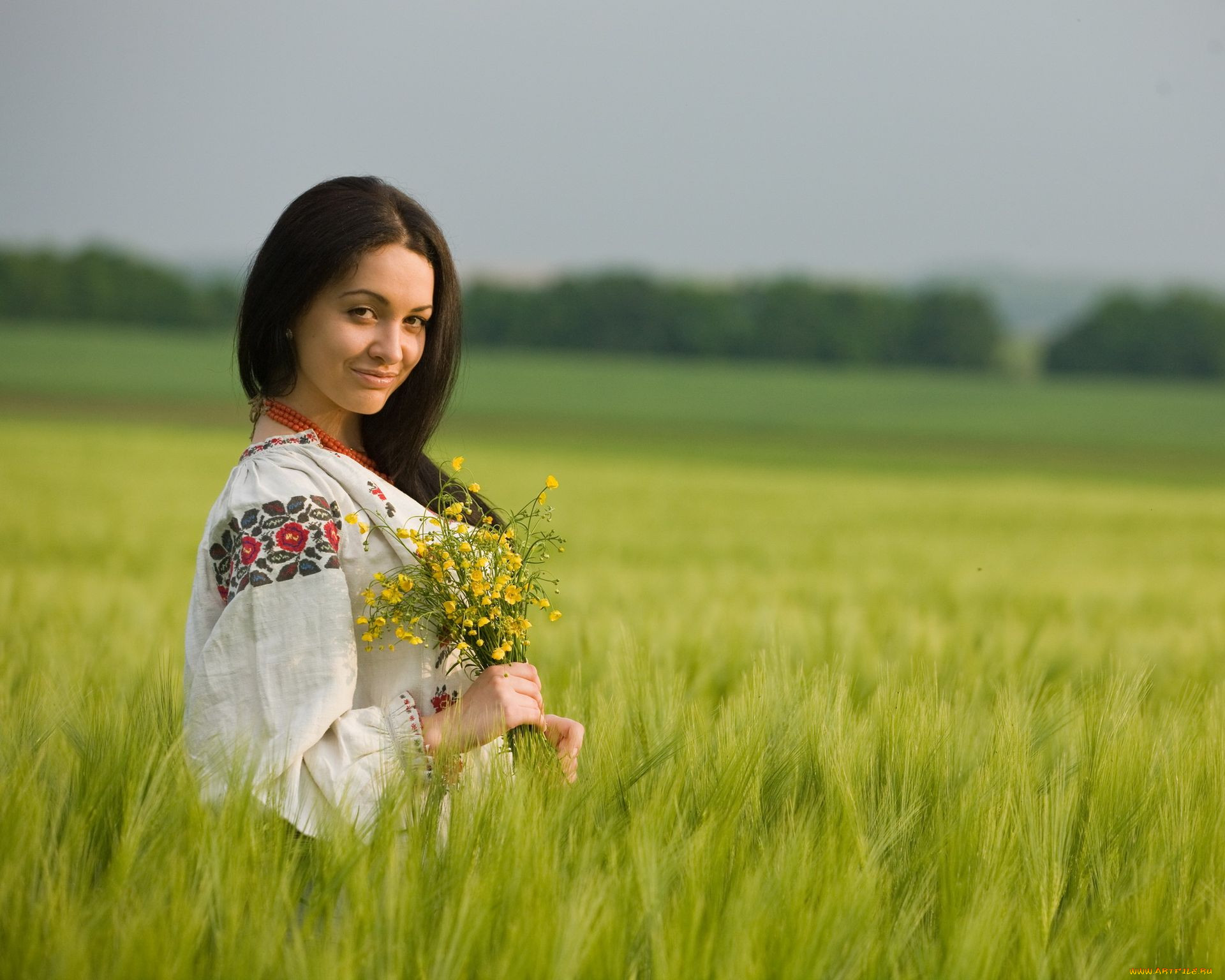 Women in Slavic costumes in Rajshahi