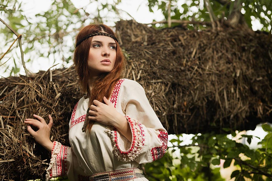 Women in Slavic costumes in Rajshahi