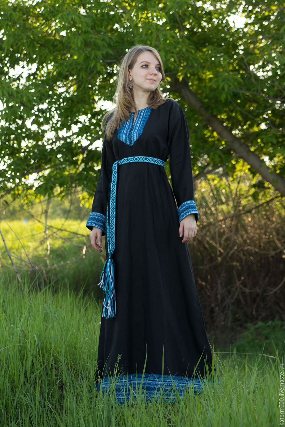 Women in Slavic costumes in Rajshahi