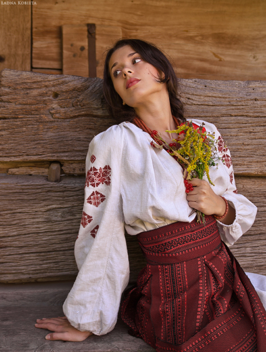 Girls in Slavic costumes in Rajshahi