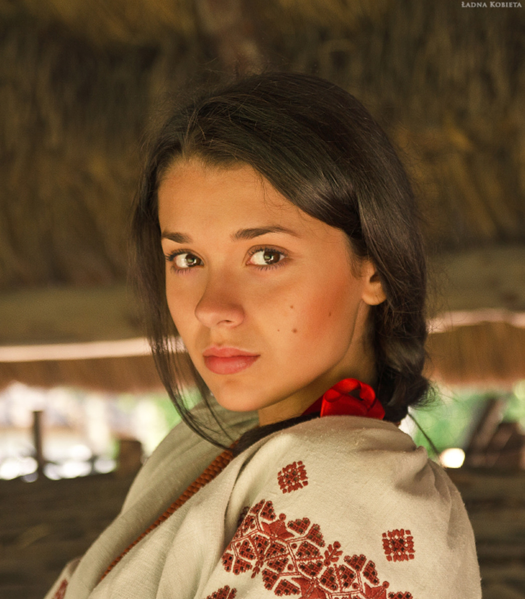Girls in Slavic costumes in Rajshahi
