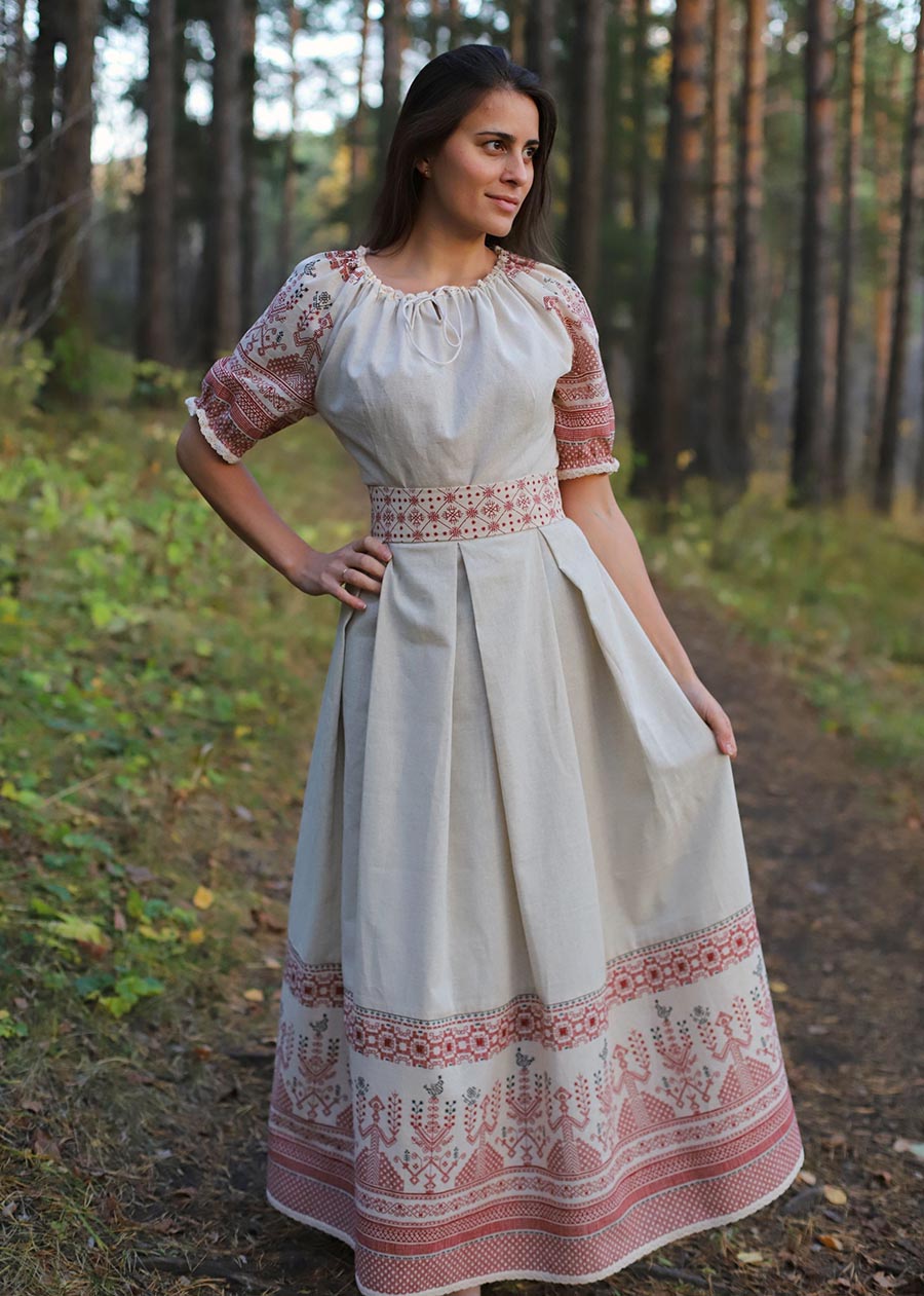 Girls in Slavic costumes in Rajshahi