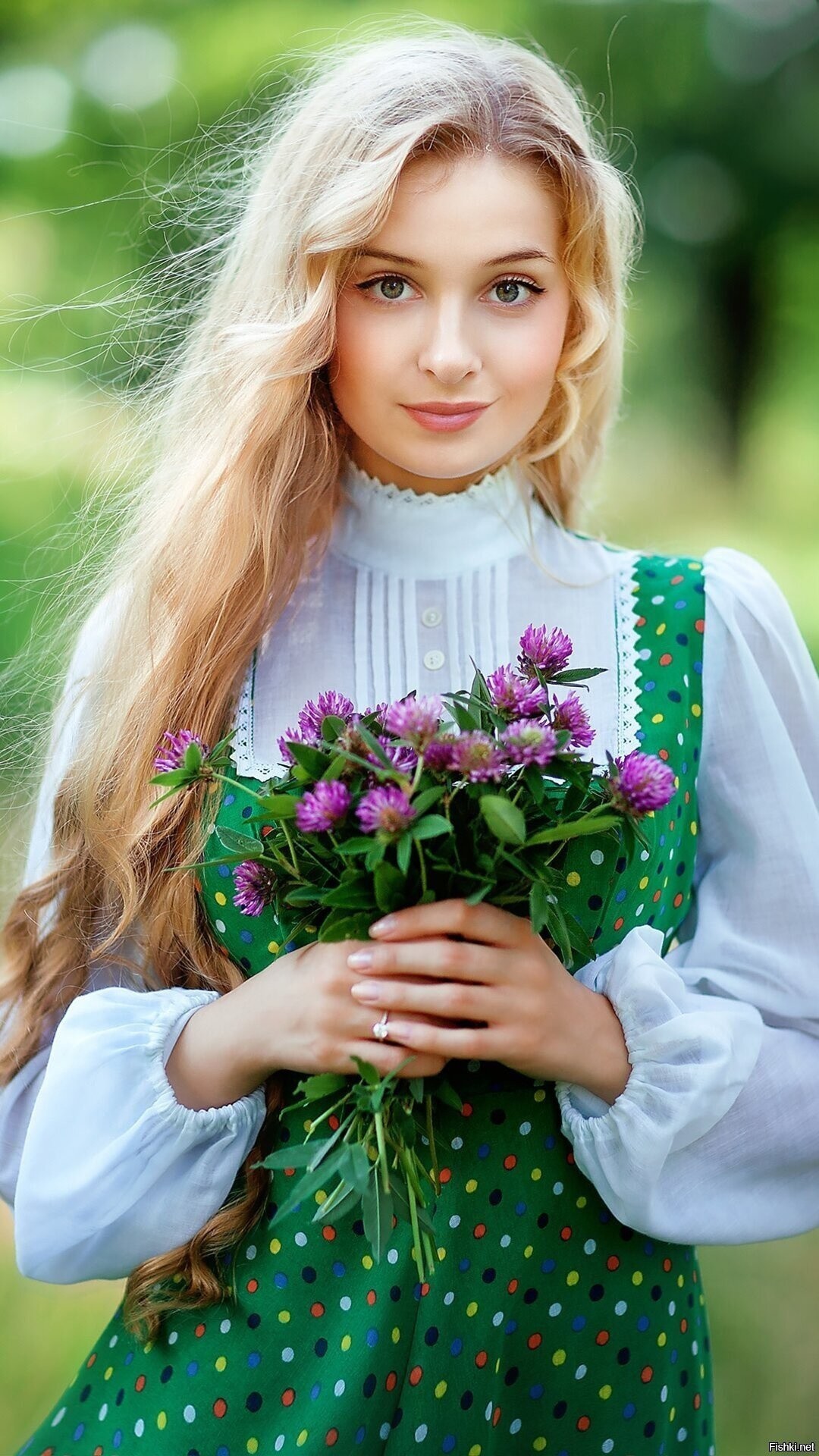 Girls in Slavic costumes in Rajshahi